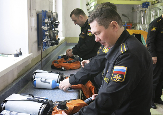 В ВМФ России создана уникальная система дополнительного профессионального образования, позволяющая обучать ежегодно более 1000 офицеров в 200 группах подготовки В ВМФ России создана уникальная система дополнительного профессионального образования, позволяющая обучать ежегодно более 1000 офицеров в 200 группах подготовки