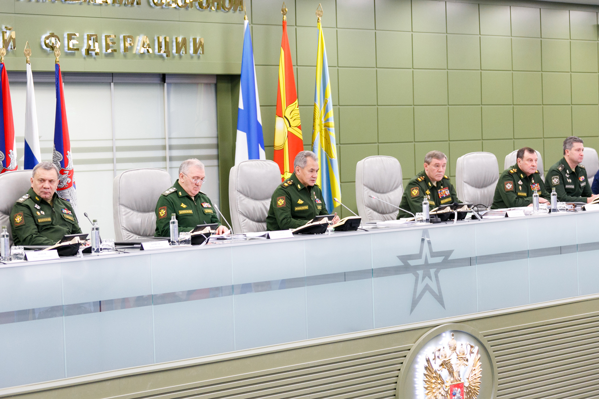 Министр обороны генерал армии Сергей Шойгу провел селекторное совещание с руководством Вооруженных Сил Министр обороны генерал армии Сергей Шойгу провел селекторное совещание с руководством Вооруженных Сил