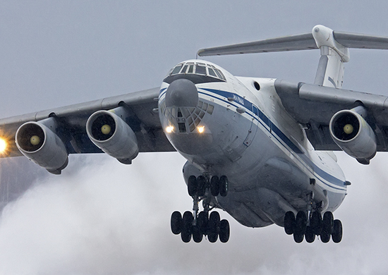 Экипажи военно-транспортной авиации отработали посадку  на грунтовый аэродром в Оренбурге