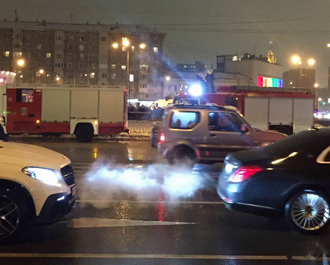 Видео момента обрушения строительной конструкции у метро «Улица 1905 Видео момента обрушения строительной конструкции у метро «Улица 1905